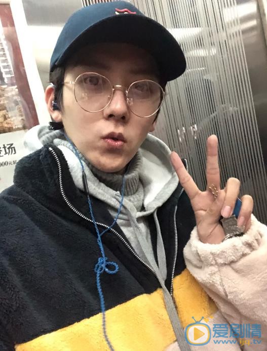 孔舒航卖萌表情包 孔舒航高清写真_孔舒航高清剧照