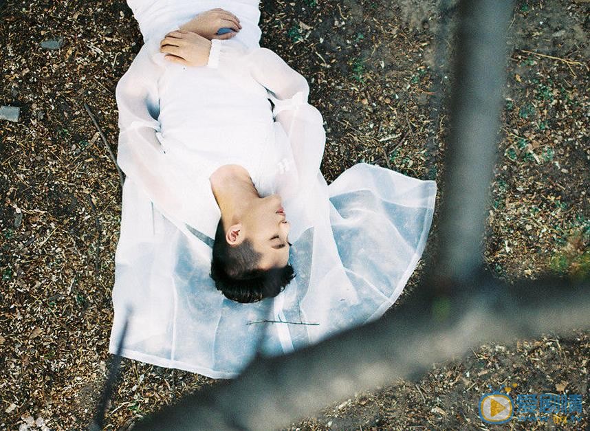 郑斯仁白衣帅气写真 郑斯仁高清写真_郑斯仁高清剧照