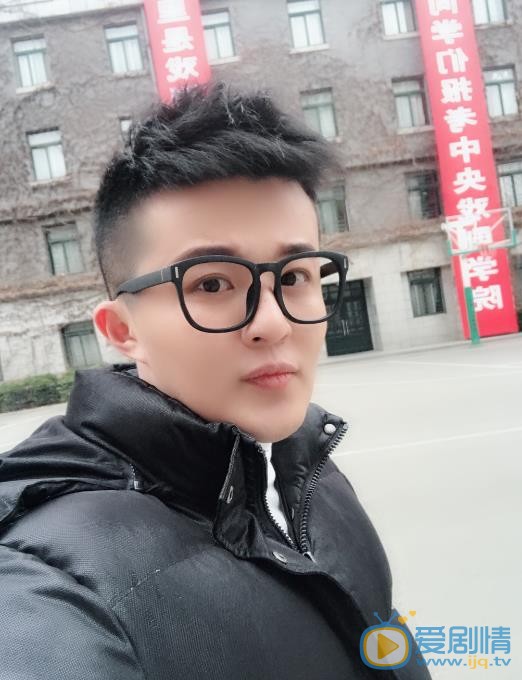 郑斯仁生活照 郑斯仁高清写真_郑斯仁高清剧照