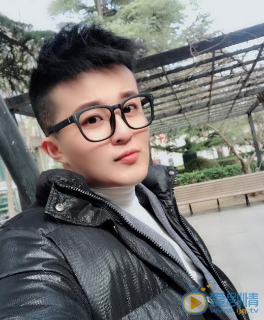 郑斯仁生活照 郑斯仁高清写真_郑斯仁高清剧照