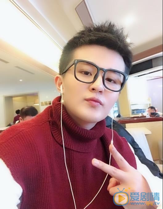 郑斯仁生活照 郑斯仁高清写真_郑斯仁高清剧照