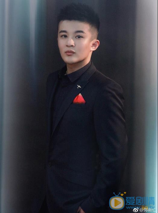 郑斯仁西装写真 郑斯仁高清写真_郑斯仁高清剧照