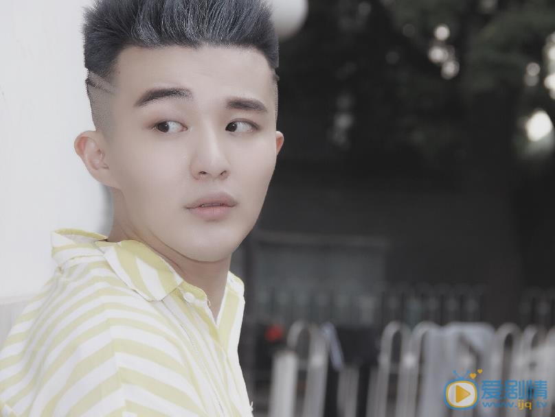郑斯仁青涩少年照 郑斯仁高清写真_郑斯仁高清剧照