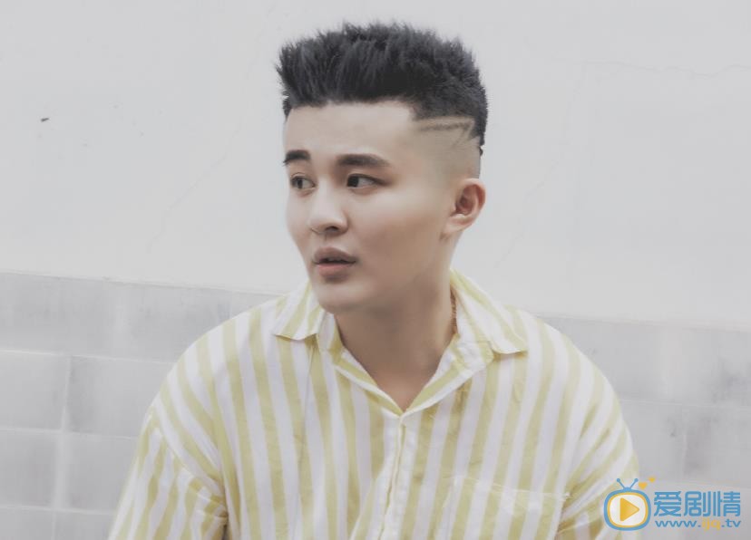 郑斯仁青涩少年照 郑斯仁高清写真_郑斯仁高清剧照