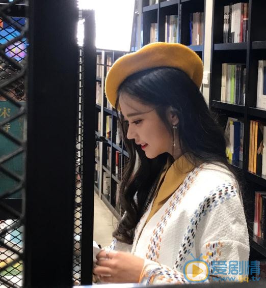 张紫宁四宫格照 张紫宁高清写真_张紫宁高清剧照