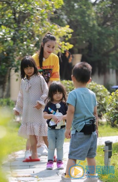 张紫宁《不可思议的妈妈》节目照 张紫宁高清写真_张紫宁高清剧照