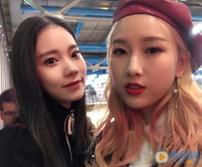 张紫宁与人合照 张紫宁高清写真_张紫宁高清剧照