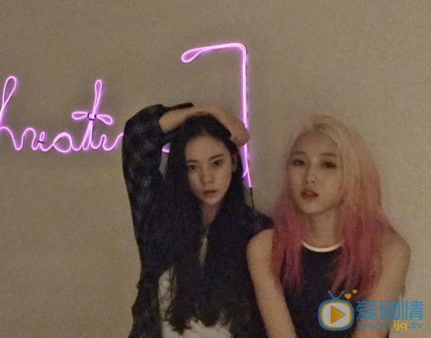 张紫宁与人合照 张紫宁高清写真_张紫宁高清剧照