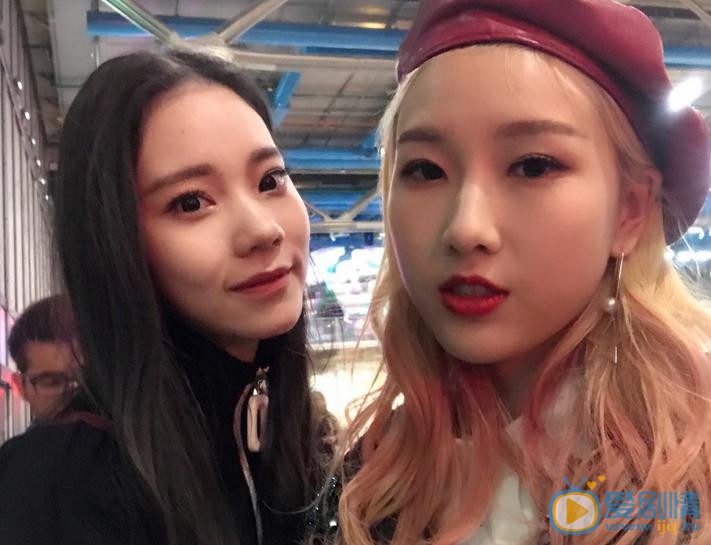 张紫宁与人合照 张紫宁高清写真_张紫宁高清剧照