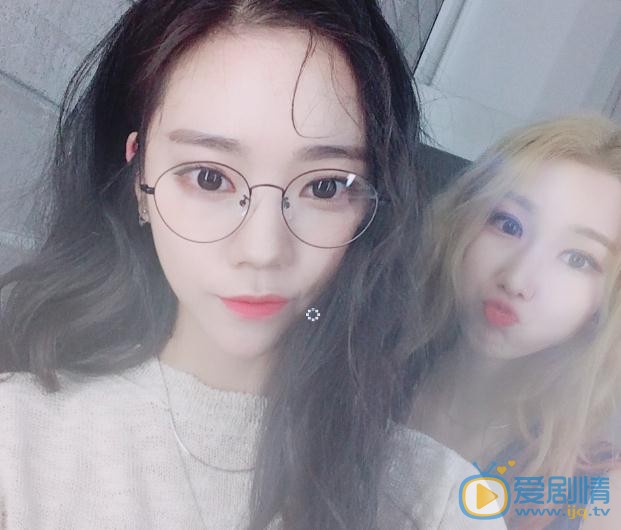 张紫宁与人合照 张紫宁高清写真_张紫宁高清剧照