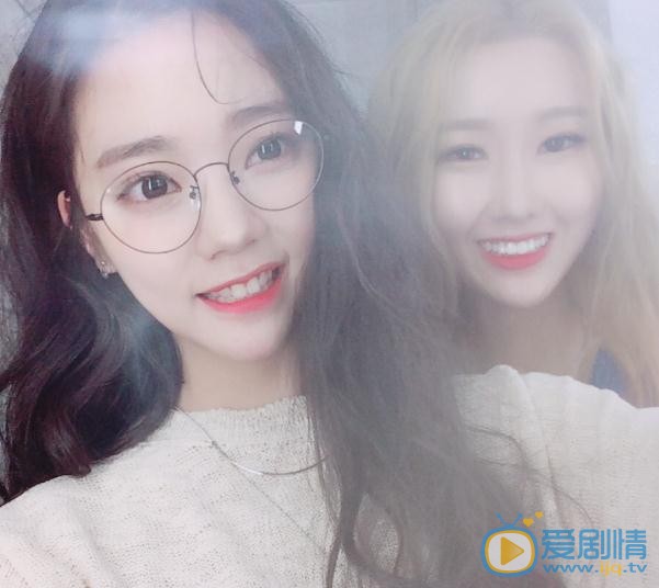 张紫宁与人合照 张紫宁高清写真_张紫宁高清剧照