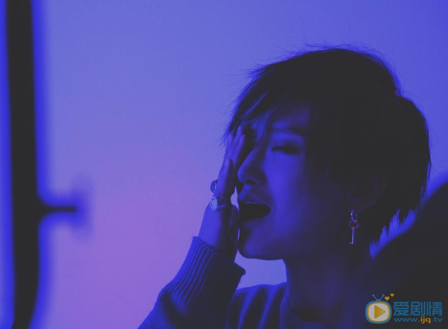 王曼玉帅气写真 王曼玉高清写真_王曼玉高清剧照