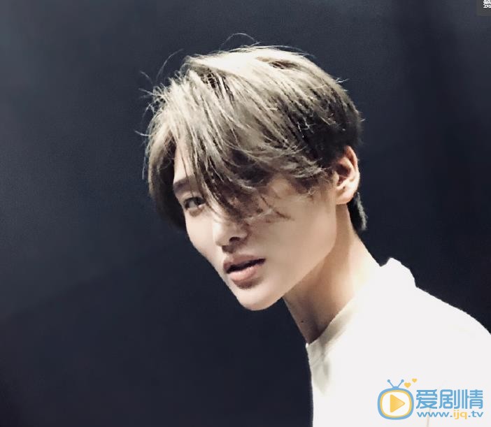 王曼玉帅气写真 王曼玉高清写真_王曼玉高清剧照