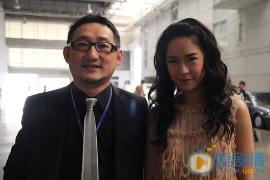 杰佳·亚宁与人合照 杰佳·亚宁高清写真_杰佳·亚宁高清剧照