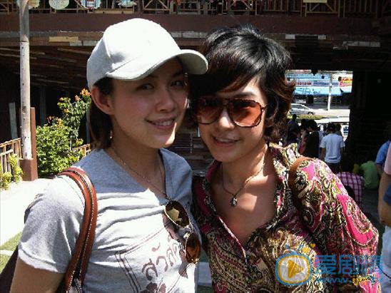 杰佳·亚宁与人合照 杰佳·亚宁高清写真_杰佳·亚宁高清剧照