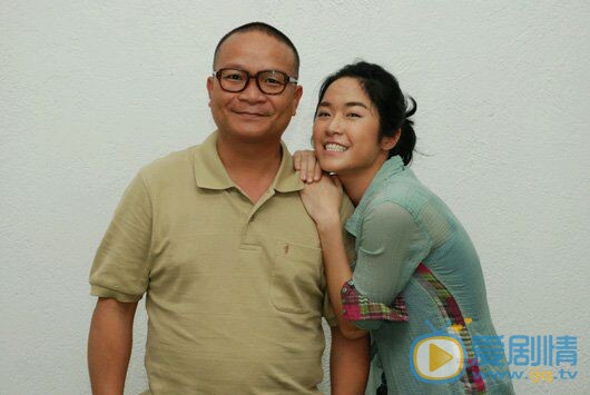杰佳·亚宁与人合照 杰佳·亚宁高清写真_杰佳·亚宁高清剧照