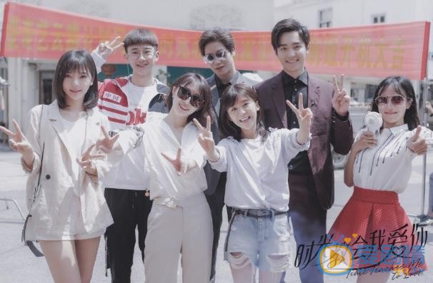 刘锐与人合照 刘锐高清写真_刘锐高清剧照