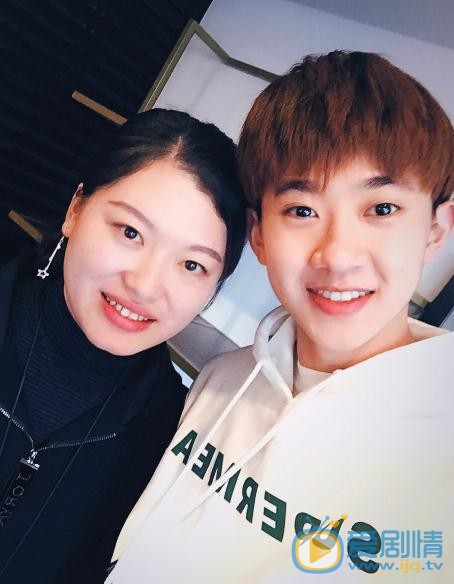 刘锐与人合照 刘锐高清写真_刘锐高清剧照