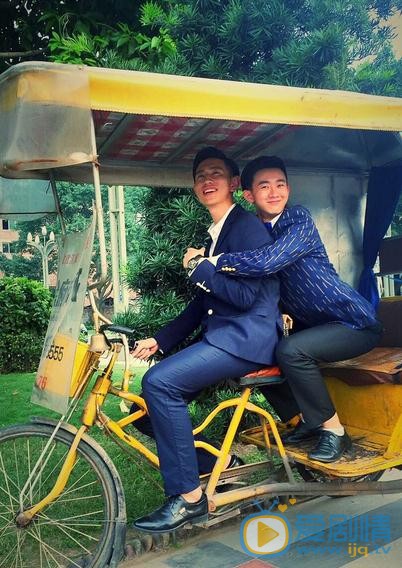 刘锐与人合照 刘锐高清写真_刘锐高清剧照