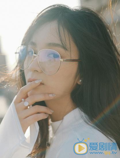 香蜜沉沉烬如霜穗禾是谁演的？穗禾扮演者王一菲个人资料、写真及生活照欣赏