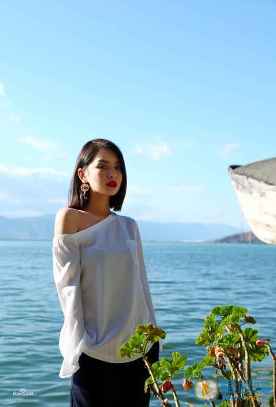 王若伊夏日街拍 王若伊高清写真_王若伊高清剧照