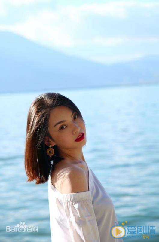 王若伊夏日街拍 王若伊高清写真_王若伊高清剧照
