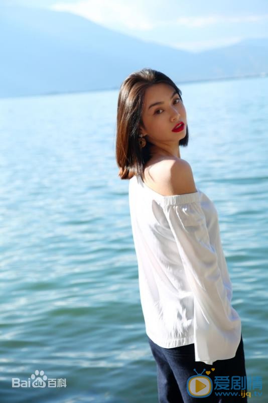王若伊夏日街拍 王若伊高清写真_王若伊高清剧照