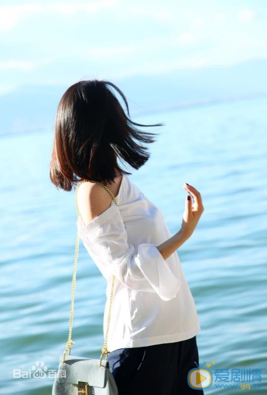 王若伊夏日街拍 王若伊高清写真_王若伊高清剧照