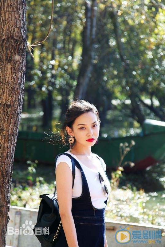 王若伊夏日街拍 王若伊高清写真_王若伊高清剧照