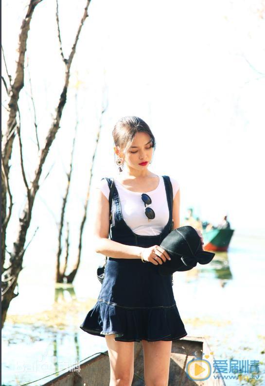 王若伊夏日街拍 王若伊高清写真_王若伊高清剧照