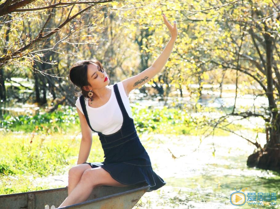 王若伊夏日街拍 王若伊高清写真_王若伊高清剧照
