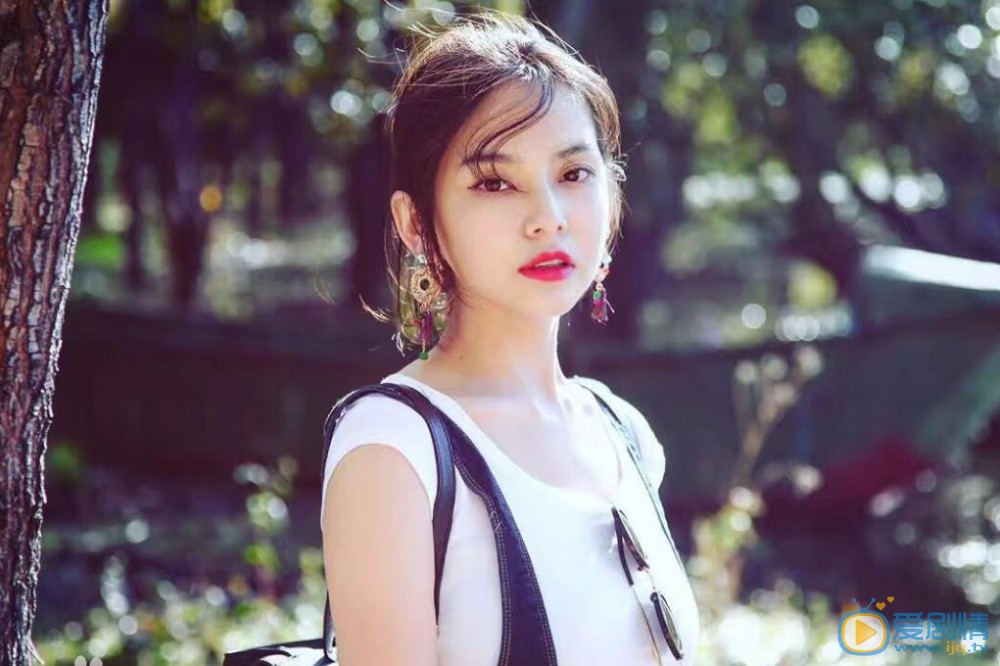 王若伊夏日街拍 王若伊高清写真_王若伊高清剧照