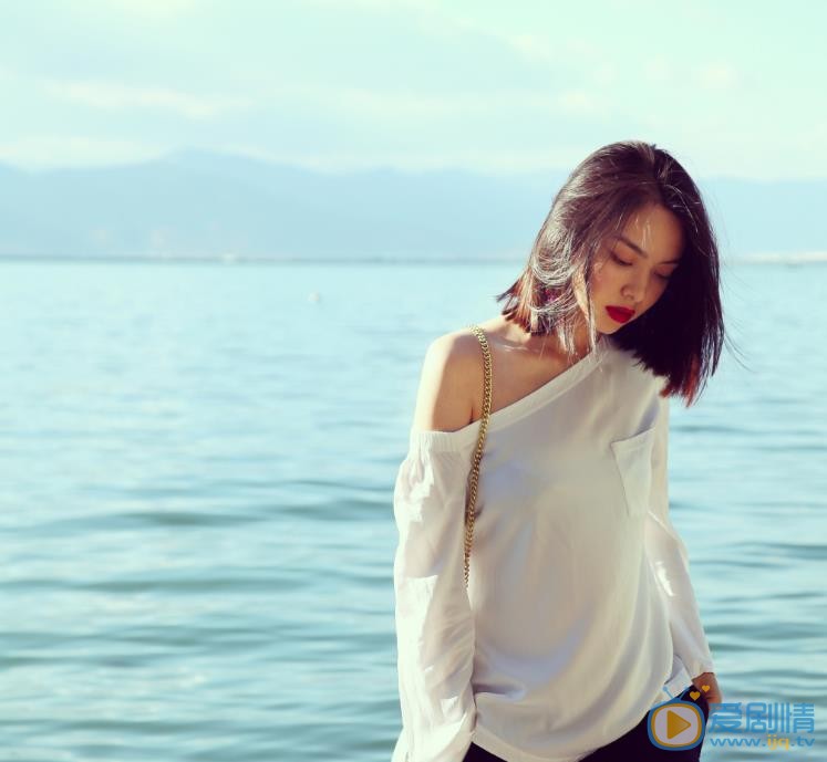 王若伊夏日街拍 王若伊高清写真_王若伊高清剧照