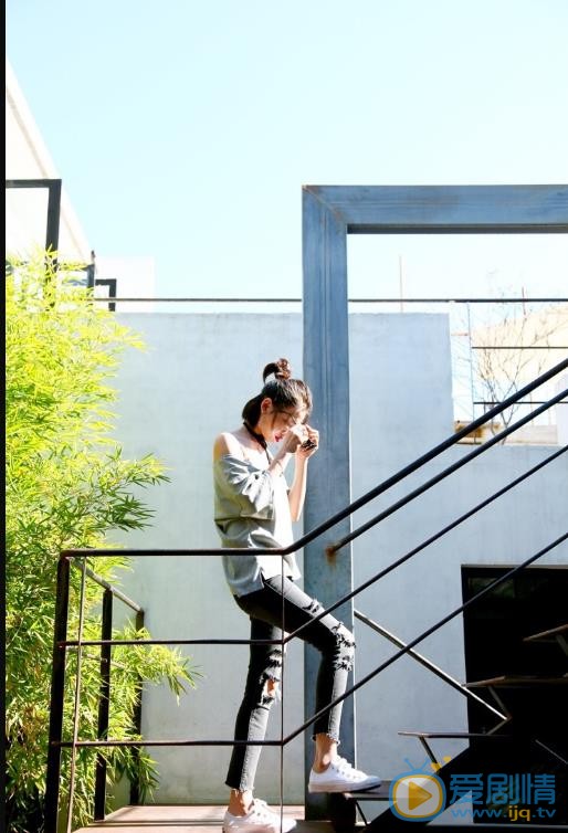 王若伊夏日街拍 王若伊高清写真_王若伊高清剧照