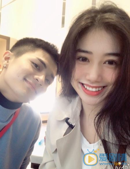 倪珂欣与人合照 倪珂欣高清写真_倪珂欣高清剧照