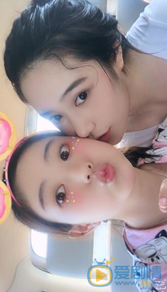 倪珂欣与人合照 倪珂欣高清写真_倪珂欣高清剧照