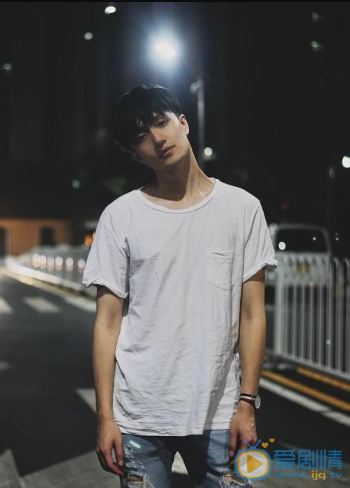 李果生活照 李果高清写真_李果高清剧照
