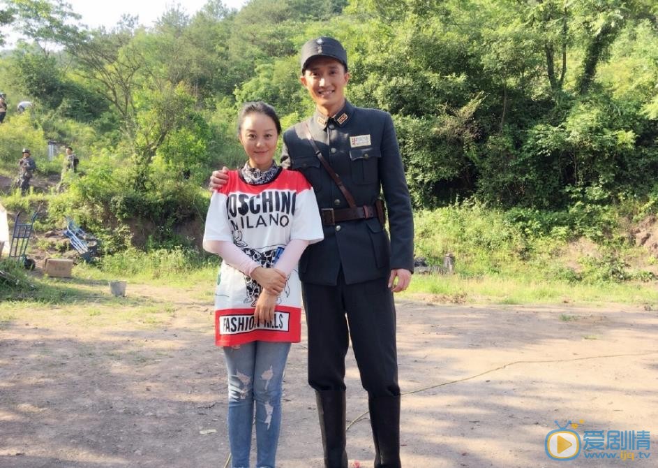 李果与人合照 李果高清写真_李果高清剧照