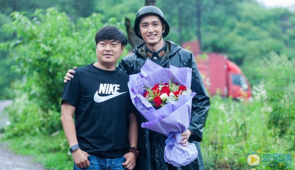 李果与人合照 李果高清写真_李果高清剧照