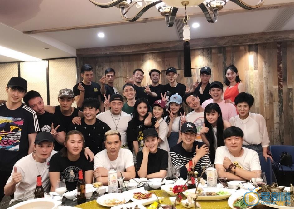 李果与人合照 李果高清写真_李果高清剧照
