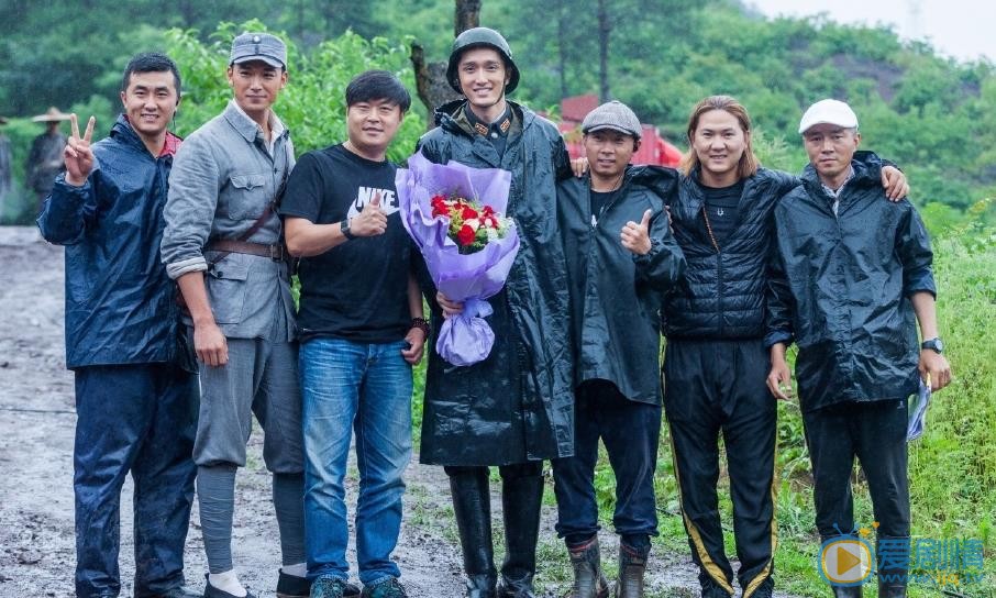 李果与人合照 李果高清写真_李果高清剧照