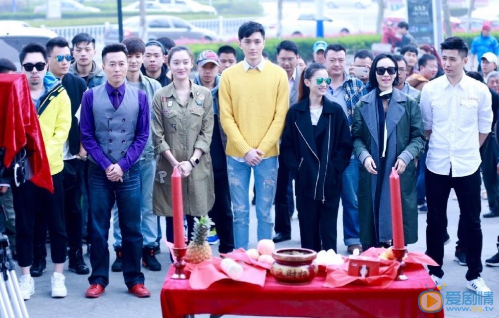 李果与人合照 李果高清写真_李果高清剧照