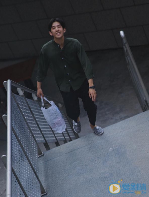 王安宇街拍写真 王安宇高清写真_王安宇高清剧照