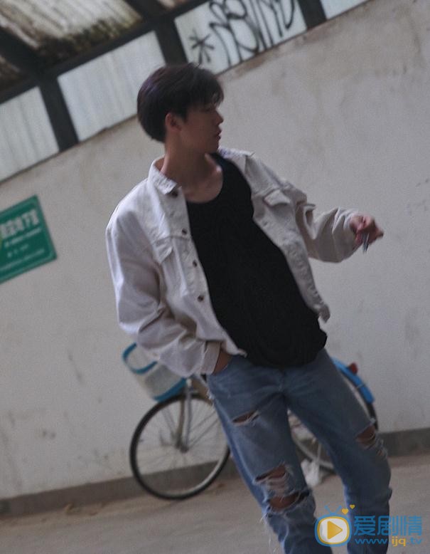 王安宇街拍写真 王安宇高清写真_王安宇高清剧照