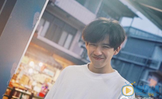 王安宇白色写真 王安宇高清写真_王安宇高清剧照