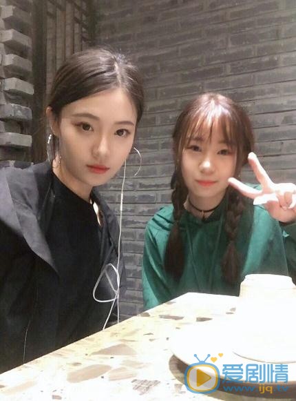 王馨悦与人合照 王馨悦高清写真_王馨悦高清剧照