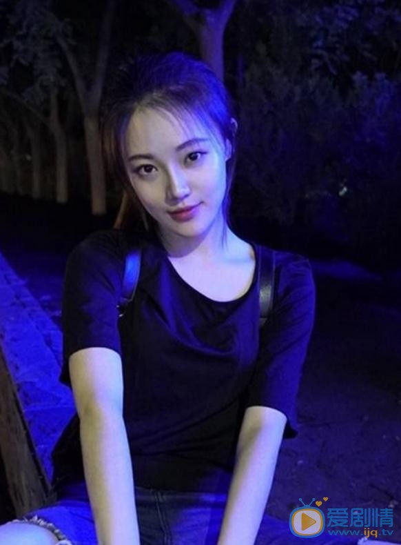 王馨悦夜色写真 王馨悦高清写真_王馨悦高清剧照
