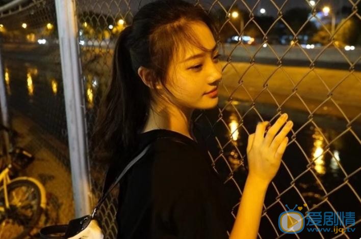 王馨悦夜色写真 王馨悦高清写真_王馨悦高清剧照