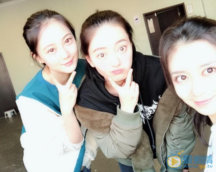 王馨悦与人合照 王馨悦高清写真_王馨悦高清剧照