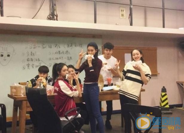 王馨悦与人合照 王馨悦高清写真_王馨悦高清剧照